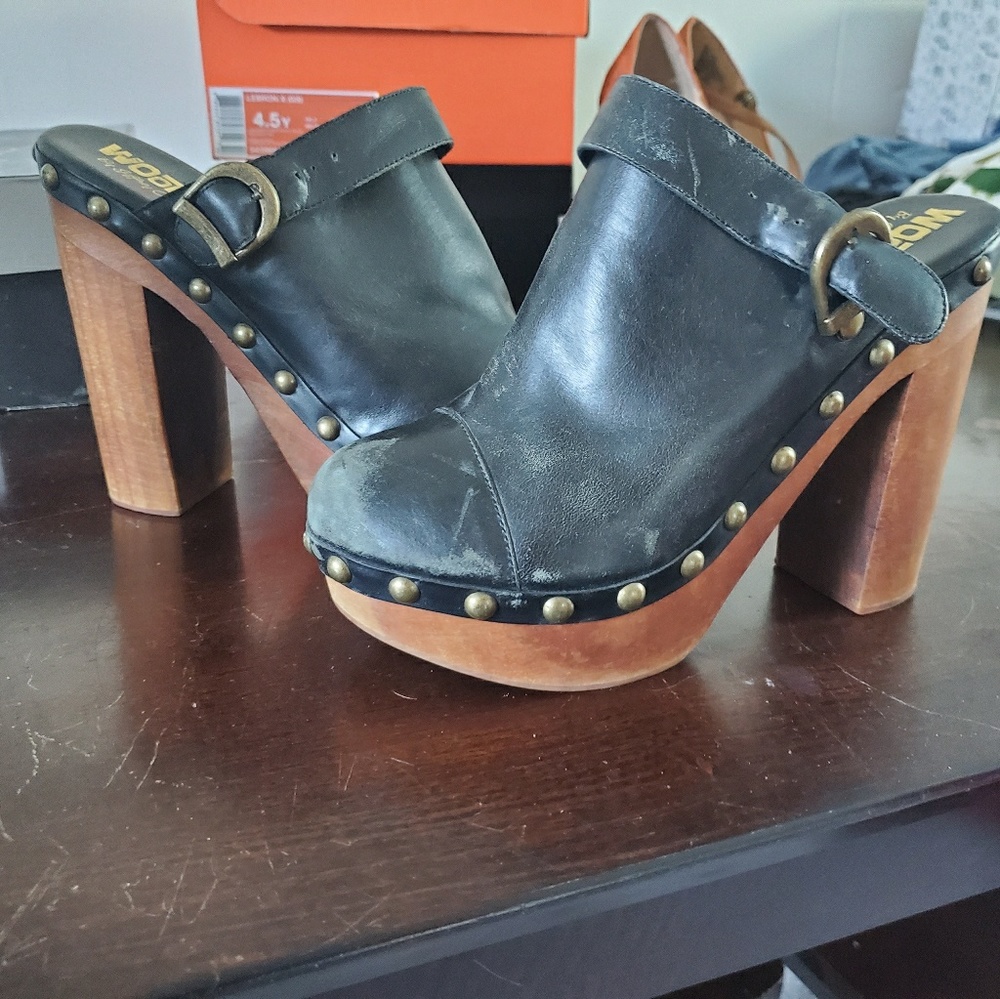 Beat up Jeffrey Campbell Woodies Clogs Size 7